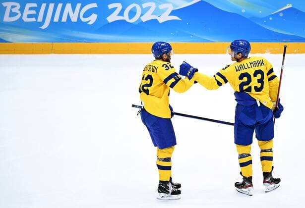 China Olympics 2022 Ice hockey, Eishockey Men Sweden - Canada 8117398 16.02.2022 Sweden s Lukas Bengtsson, left, and Sweden s Lucas Wallmark celebrate a team s goal during the men s ice hockey quarterfinal play-off match between Sweden and Canada during the Beijing 2022 Winter Olympic Games, Olympische Spiele, Olympia, OS at National Indoor Stadium in Beijing, China. Vladimir Astapkovich Sputnik Beijing China  Copyright: xVladimirxAstapkovichx