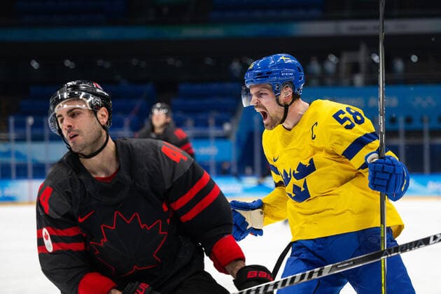 220216 Anton Lander of Sweden celebrates the 2 0 goal in the mens ice hockey quarterfinal between Sweden and Canada during day 12 of the 2022 Winter Olympics on February 16, 2022 in Beijing Photo Maxim Thore BILDBYRAN kod MT MT0326 ice hockey ice hockey olympic games olympics winter olympics os ol olympic games winter os olympic games peking peking 2022 beijing 2022 beijing 2022 olympic games beijing 2022 winter olympic games peking os beijing ol winter ol 12 bbeng quarter final sweden canada cheer,  Copyright: MAXIMxTHORE BB220216MT160