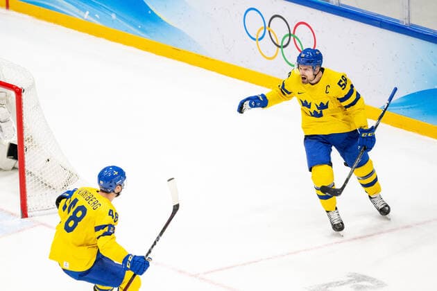 220216 Carl Klingberg and Anton Lander of Sweden celebrate the 2 0 goal in the mens ice hockey quarterfinal between Sweden and Canada during day 12 of the 2022 Winter Olympics on February 16, 2022 in Beijing Photo Mathias Bergeld BILDBYRAN kod MB MT0326 ice hockey ice hockey olympic games olympics winter olympics os ol olympic games winter os olympic games beijing peking 2022 beijing 2022 beijing 2022 olympic games beijing 2022 winter olympic games beijing os beijing ol winter ol 12 bbeng quarter final sweden canada cheer,  Copyright: MATHIASxBERGELD BB220216MB092