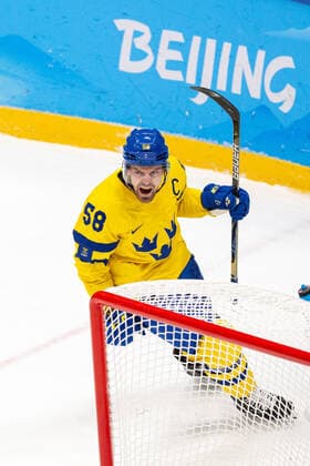 220216 Anton Lander of Sweden celebrates the 2 0 goal in the mens ice hockey quarterfinal between Sweden and Canada during day 12 of the 2022 Winter Olympics on February 16, 2022 in Beijing Photo Mathias Bergeld BILDBYRAN kod MB MT0326 ice hockey ice hockey olympic games olympics winter olympics os ol olympic games winter os olympic games peking peking 2022 beijing 2022 beijing 2022 olympic games beijing 2022 winter olympic games peking os beijing ol winter ol 12 bbeng quarter final sweden canada cheer,  Copyright: MATHIASxBERGELD BB220216MB097