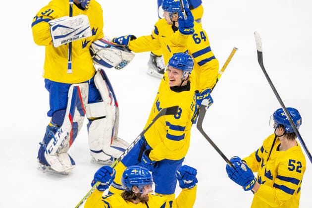 220216 Fredrik Olofsson of Sweden celebrates after the men ices ice hockey quarterfinal between Sweden and Canada during day 12 of the 2022 Winter Olympics on February 16, 2022 in Beijing Photo Mathias Bergeld BILDBYRAN kod MB MT0326 ice hockey ice hockey olympic games olympics winter olympics os ol olympics winter os olympics peking peking Beijing 2022 beijing 2022 beijing 2022 olympic games beijing 2022 winter olympic games beijing os beijing ol winter ol 12 bbeng quarter final sweden canada cheer,  Copyright: MATHIASxBERGELD BB220216MB102