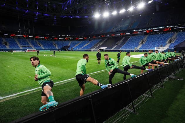 Zenit V Betis: Play-off - UEFA Europa League Betis players warm-up during training session on the eve of the UEFA Europa League play-off first leg match between Zenit St. Petersburg and Real Betis on February 16, 2022 at Gazprom Arena in Saint Petersburg, Russia. Saint Petersburg Russia  Copyright: xMikexKireevx originalFilename:kireev-zenitvbe220216_np8Pr.jpg