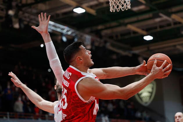 16 02 2022, Basketball, BBL, Hauptrunde, s Oliver Wuerzburg Telekom Baskets Bonn, GER, Wuerzburg, tectake Arena Picture from left Leon Kratzer Telekom Baskets Bonn and Filip Stanic s Oliver Wuerzburg Copyright: HMBxMedia xHeikoxBecker