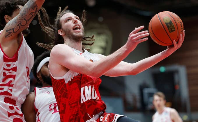 16 02 2022, Basketball, BBL, Hauptrunde, s Oliver Wuerzburg Telekom Baskets Bonn, GER, Wuerzburg, tectake Arena Picture v li Tyson Ward Telekom Baskets Bonn and Craig Moller s Oliver Wuerzburg Copyright: HMBxMedia xHeikoxBecker