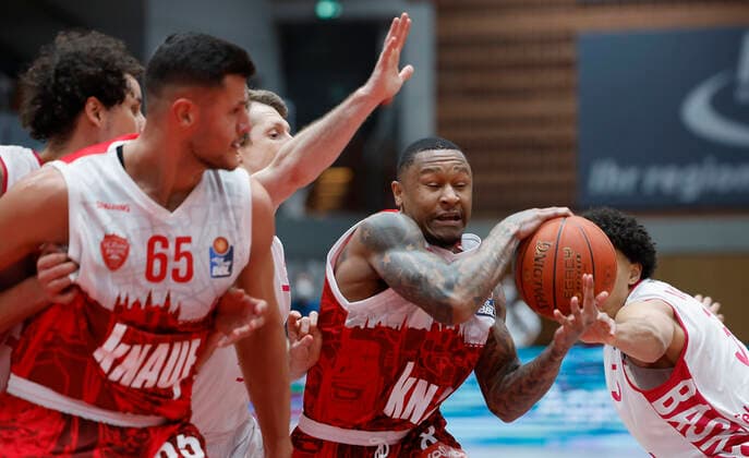 16 02 2022, Basketball, BBL, Hauptrunde, s Oliver Wuerzburg Telekom Baskets Bonn, GER, Wuerzburg, tectake Arena Picture from left Javontae Hawkins Telekom Baskets Bonn , Filip Stanic s Oliver Wuerzburg , Skyler Bowlin Telekom Baskets Bonn , Charles Callison s Oliver Wuerzburg and Tyson Ward Telekom Baskets Bonn Copyright: HMBxMedia xHeikoxBecker