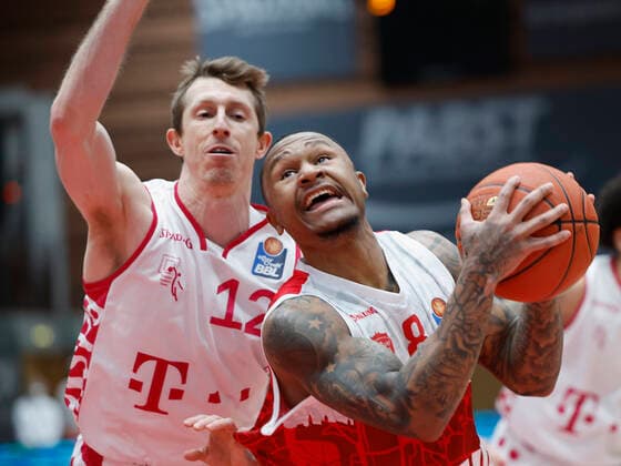 y 16 02 2022, Basketball, BBL, Hauptrunde, s Oliver Wuerzburg Telekom Baskets Bonn, GER, Wuerzburg, tectake Arena Picture from left Skyler Bowlin Telekom Baskets Bonn and Charles Callison s Oliver Wuerzburg Copyright: HMBxMedia xHeikoxBecker