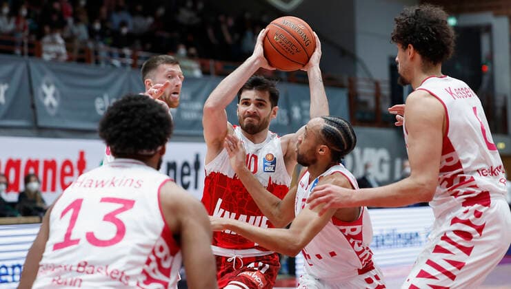16 02 2022, Basketball, BBL, Hauptrunde, s Oliver Wuerzburg Telekom Baskets Bonn, GER, Wuerzburg, tectake Arena Picture from left Javontae Hawkins Telekom Baskets Bonn , Saulius Kulvietis Telekom Baskets Bonn , Luciano Parodi s Oliver Wuerzburg , Parker Jackson Cartwright Telekom Baskets Bonn und Michael Kessens Telekom Baskets Bonn Copyright: HMBxMedia xHeikoxBecker