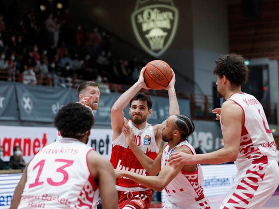 16 02 2022, Basketball, BBL, Hauptrunde, s Oliver Wuerzburg Telekom Baskets Bonn, GER, Wuerzburg, tectake Arena Picture from left Javontae Hawkins Telekom Baskets Bonn , Saulius Kulvietis Telekom Baskets Bonn , Luciano Parodi s Oliver Wuerzburg , Parker Jackson Cartwright Telekom Baskets Bonn und Michael Kessens Telekom Baskets Bonn Copyright: HMBxMedia xHeikoxBecker