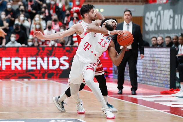 16 02 2022, s Oliver Wuerzburg vs Telekom Baskets Bonn, easyCredit BBL, 22 matchday, GER, Wuerzburg, tectake Arena, picture v li Luciano Parodi s Oliver Wuerzburg vs Javontae Hawkins Telekom Baskets Bonn Copyright: HMBxMedia xJulienxBecker