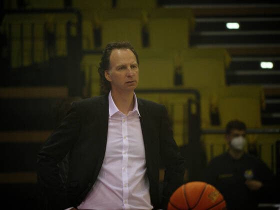 Ingo Freyer coach EWE Baskets Oldenburg before the game EWE Baskets Oldenburg vs medi Bayreuth Basketball, easyCredit BBL, season 2021 2022, 22 matchday, 16 02 2022 Copyright xErikxHillmer EIBNERx EP EHR EWE Baskets Oldenburg vs medi Bayreuth Basketball, easyCredit BBL, season 2021 2022, 22 matchday, 16 02 2022 Oldenburg Copyright: xErikxHillmer EIBNERx EP_EHR
