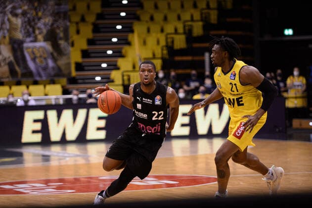 Cameron Wells 22 medi Bayreuth vs Tai Odiase 21 EWE Baskets Oldenburg during the game EWE Baskets Oldenburg vs medi Bayreuth Basketball, easyCredit BBL, season 2021 2022, 22 match day, 16 02 2022 Copyright xErikxHillmer EIBNERx EP EHR EWE Baskets Oldenburg vs medi Bayreuth Basketball, easyCredit BBL, season 2021 2022, 22 match day, 16 02 2022 Oldenburg Copyright: xErikxHillmer EIBNERx EP_EHR