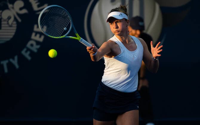 February 16, 2022, DUBAI, UNITED ARAB EMIRATES: Barbora Krejcikova of the Czech Republic during warm-up before the second round of the 2022 Dubai Duty Free Tennis Championships WTA, Tennis Damen 1000 tennis tournament against Dayana Yastremska of Ukraine DUBAI UNITED ARAB EMIRATES - ZUMAa181 20220216_zaa_a181_049 Copyright: xRobxPrangex