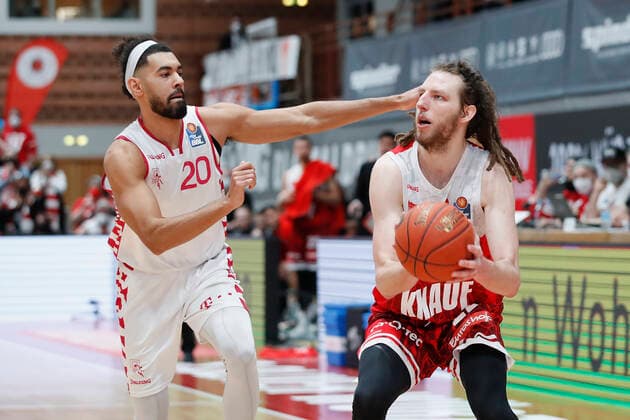 16 02 2022, s Oliver Wuerzburg vs Telekom Baskets Bonn, easyCredit BBL, 22 matchday, GER, Wuerzburg, tectake Arena, picture from left Jeremy Morgan Telekom Baskets Bonn vs Craig Moller s Oliver Wuerzburg Copyright: HMBxMedia xJulienxBecker
