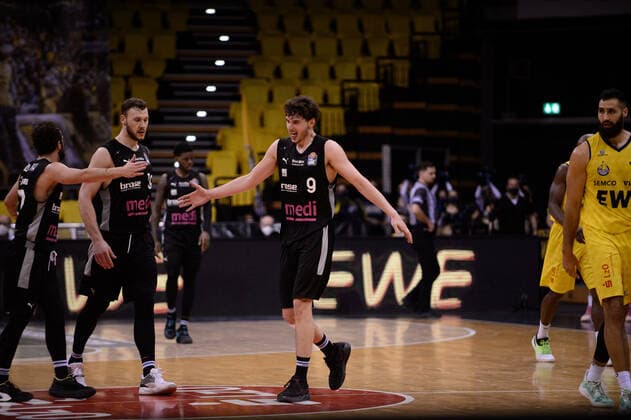 Kay Bruhnke 9 medi Bayreuth cheers during the match EWE Baskets Oldenburg vs medi Bayreuth Basketball, easyCredit BBL, season 2021 2022, 22 match day, 16 02 2022 Copyright xErikxHillmer EIBNERx EP EHR EWE Baskets Oldenburg vs medi Bayreuth Basketball, easyCredit BBL, season 2021 2022, 22 match day, 16 02 2022 Oldenburg Copyright: xErikxHillmer EIBNERx EP_EHR