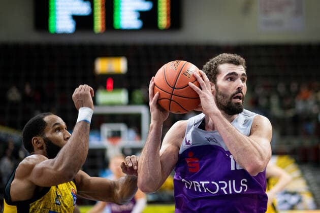 Harper Kamp BG Goettingen on the ball, MHP Riesen Ludwigsburg vs BG Goettingen, easycredit Basketball Bundesliga, 22 match day, 16 02 2022, season 2021 2022 MHP Riesen Ludwigsburg vs BG Goettingen, easycredit Basketball Bundesliga, 22 match day, 16 02 2022, season 2021 2022 Copyright: xEibner Memmlerx EP_MMR