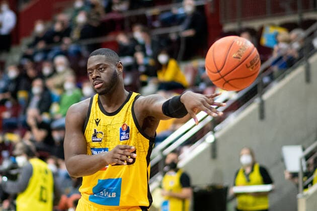Rawle Alkins MHP Riesen Ludwigsburg on the ball, MHP Riesen Ludwigsburg vs BG Goettingen, easycredit Basketball Bundesliga, 22 match day, 16 02 2022, season 2021 2022 MHP Riesen Ludwigsburg vs BG Goettingen, easycredit Basketball Bundesliga, 22 match day, 16 02 2022, season 2021 2022 Copyright: xEibner Memmlerx EP_MMR
