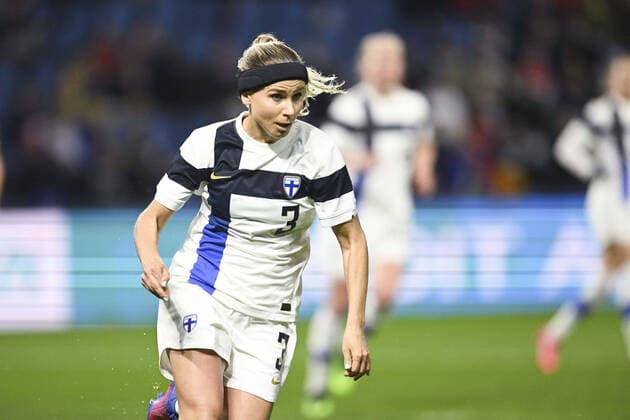 Tuija Hyyrynen (Finlande) FOOTBALL : France vs Finlande - tournoi de France 2022 - 16 02 2022 JBAutissier Panoramic 