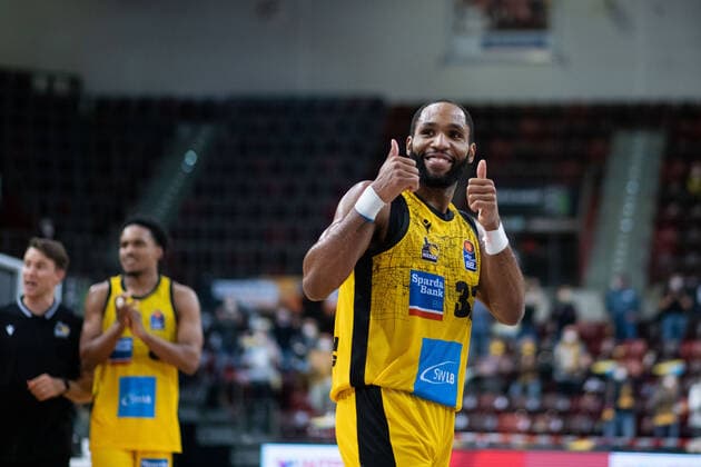 Tekele Cotton MHP Riesen Ludwigsburg happy about the victory, MHP Riesen Ludwigsburg vs BG Goettingen, easycredit Basketball Bundesliga, 22 Spieltag, 16 02 2022, Spielzeit 2021 2022 MHP Riesen Ludwigsburg vs BG Goettingen, easycredit Basketball Bundesliga, 22 Spieltag, 16 02 2022, Spielzeit 2021 2022 Copyright: xEibner Memmlerx EP_MMR