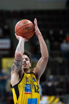 Jonah Radebaugh MHP Riesen Ludwigsburg shooting a free throw, MHP Riesen Ludwigsburg vs BG Goettingen, easycredit Basketball Bundesliga, 22 Spieltag, 16 02 2022, Spielzeit 2021 2022 MHP Riesen Ludwigsburg vs BG Goettingen, easycredit Basketball Bundesliga, 22 Spieltag, 16 02 2022, Spielzeit 2021 2022 Copyright: xEibner Memmlerx EP_MMR