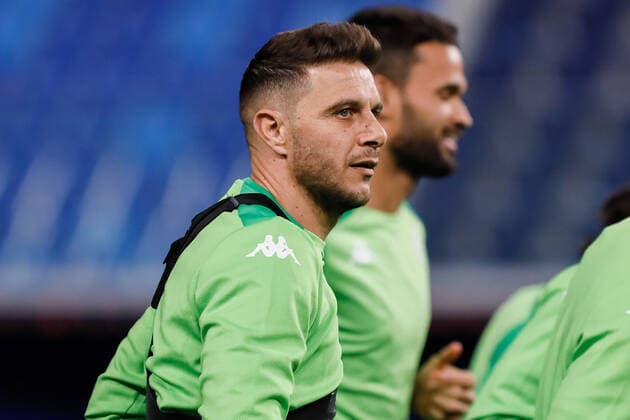 Zenit V Betis: Play-off - UEFA Europa League Joaquin (C) of Real Betis looks on during training session on the eve of the UEFA Europa League play-off first leg match between Zenit St. Petersburg and Real Betis on February 16, 2022 at Gazprom Arena in Saint Petersburg, Russia. Saint Petersburg Russia  Copyright: xMikexKireevx originalFilename:kireev-zenitvbe220216_npZc0.jpg