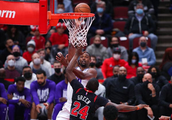 CHICAGO, IL - FEBRUARY 16: Sacramento Kings forward Harrison Barnes (40) shoots the ball in action during a NBA, Basketball Herren, USA game between the Sacramento Kings and the Chicago Bulls on February 16, 2022 at the United Center in Chicago, IL. (Photo by Melissa Tamez Icon Sportswire) NBA: FEB 16 Kings at Bulls Icon22021603