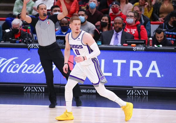 CHICAGO, IL - FEBRUARY 16: Sacramento Kings guard Donte DiVincenzo (0) in action during a NBA, Basketball Herren, USA game between the Sacramento Kings and the Chicago Bulls on February 16, 2022 at the United Center in Chicago, IL. (Photo by Melissa Tamez Icon Sportswire) NBA: FEB 16 Kings at Bulls Icon22021621