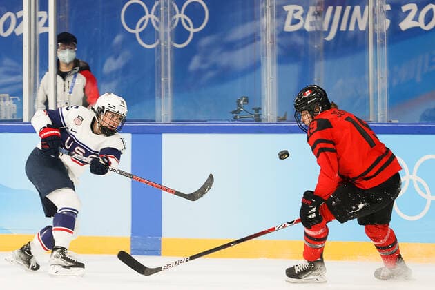 BEIJING, CHINA - FEBRUARY 17, 2022: Savannah Harmon (L) of the US and Brianne Jenner of Canada in their Ice hockey, Eishockey gold medal match at the Wukesong Arena as part of the 2022 Winter Olympic Games, Olympische Spiele, Olympia, OS Sergei Bobylev TASS  TS123B2A