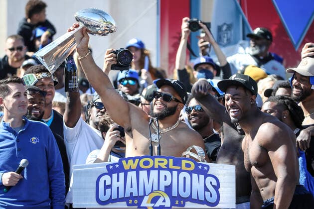 LOS ANGELES, CA - FEBRUARY 16: Los Angeles Rams defensive end Aaron Donald 99 holds the Lombardi Trophy with Los Angeles Rams linebacker Obo Okoronkwo 45 smiling during the Los Angeles Rams Super Bowl LVI Championship parade on February 16, 2022, at the Los Angeles Memorial Coliseum in Los Angeles, CA. (Photo by Jevone Moore Icon Sportswire) NFL, American Football Herren, USA FEB 16 Rams Super Bowl LVI Championship Parade Icon2202160687