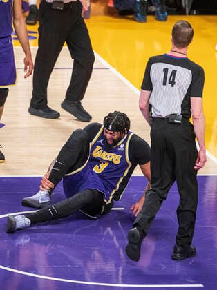 February 16, 2022, Los Angeles, California, USA: Anthony Davis 3 of the Los Angeles Lakers goes down in pain after injuring his ankle on an offensive rebound in the second quarter of their NBA, Basketball Herren, USA home game against the Utah Jazz on Wednesday February 16, 2022 at Crypto.com Arena in Los Angeles, California. PI Los Angeles USA - ZUMAp124 20220216_zaa_p124_023 Copyright: xJAVIERxROJASx