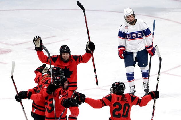 (220217) -- BEIJING, Feb. 17, 2022 -- Athletes of Canada celebrate scoring during the Ice hockey, Eishockey women s gold medal game of Beijing 2022 Winter Olympics between Canada and the United States at Wukesong Sports Centre in Beijing, capital of China, Feb. 17, 2022. ) (BEIJING2022)CHINA-BEIJING-OLYMPIC Winter games, Winterspiele,Spiele, Summer games ICE HOCKEY-WOMEN S GOLD MEDAL GAME-CAN VS USA (CN) LixAn 