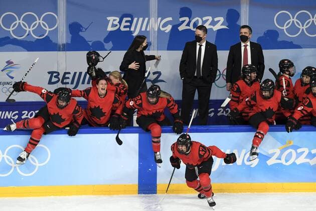 Team Canada players celebrate the victory after the Women s Ice hockey, Eishockey gold-medal match Canada vs USA at the Beijing Winter Olympic Games, Olympische Spiele, Olympia, OS in the Wukesong Sports Centre in Beijing on February 17, 2022. Beijing China LKFTJK20220217082415FUZI  Copyright: xJussixNukarix