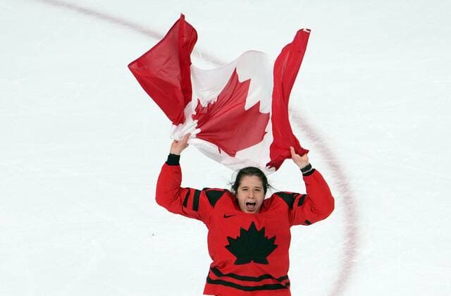 China Olympics 2022 Ice hockey, Eishockey Women Canada - US 8117727 17.02.2022 Canada s Jamie Lee Rattray celebrates a team s victory in the women s ice hockey gold medal match between Canada and the United States during the Beijing 2022 Winter Olympic Games, Olympische Spiele, Olympia, OS at Wukesong Sports Centre in Beijing, China. Alexander Vilf Sputnik Beijing China  Copyright: xAlexanderxVilfx