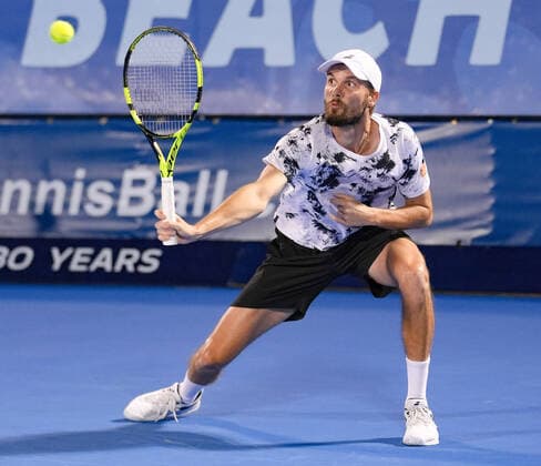 February 16, 2022, Delray Beach, Florida, United States: February, 16 - Delray Beach: Oscar Otte(GER) awkwardly returns a serve during high winds, loses 57 36 to Sebastian Korda(USA)at the 2022 Delray Beach Open by Vitacost.com. Delray Beach United States - ZUMApa3_ 0151114044st Copyright: xAndrewxPatronx