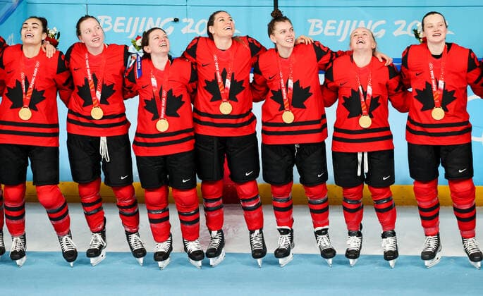 BEIJING, CHINA - FEBRUARY 17, 2022: Members of the Canadian women s Ice hockey, Eishockey team celebrate their gold medals during a victory ceremony after their match against the US at the Wukesong Arena as part of the 2022 Winter Olympic Games, Olympische Spiele, Olympia, OS Canada won 3-2. Sergei Bobylev TASS  TS123BB5