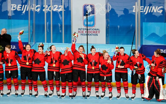 BEIJING, CHINA - FEBRUARY 17, 2022: Members of the Canadian women s Ice hockey, Eishockey team celebrate their gold medals during a victory ceremony after their match against the US at the Wukesong Arena as part of the 2022 Winter Olympic Games, Olympische Spiele, Olympia, OS Canada won 3-2. Sergei Bobylev TASS  TS123BB6