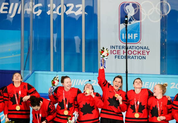 BEIJING, CHINA - FEBRUARY 17, 2022: Members of the Canadian women s Ice hockey, Eishockey team celebrate their gold medals during a victory ceremony after their match against the US at the Wukesong Arena as part of the 2022 Winter Olympic Games, Olympische Spiele, Olympia, OS Canada won 3-2. Sergei Bobylev TASS  TS123BB7