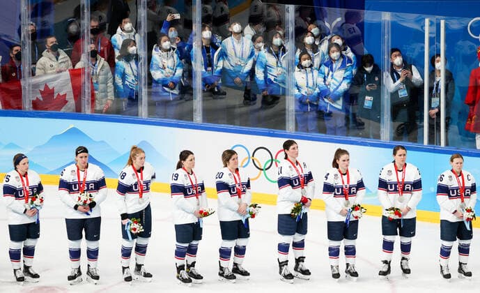 BEIJING, CHINA - FEBRUARY 17, 2022: Members of the US women s Ice hockey, Eishockey team celebrate their silver medals during a victory ceremony at the Wukesong Arena as part of the 2022 Winter Olympic Games, Olympische Spiele, Olympia, OS Sergei Bobylev TASS  TS123BBD