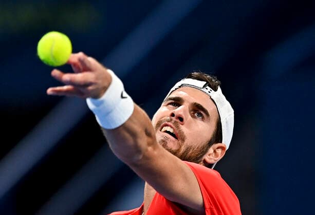(220217) -- DOHA, Feb. 17, 2022 -- Karen Khachanov of Russia serves during the second round of ATP, Tennis Herren Qatar Open Tennis match against Emil Ruusuvuori of Finland at the Khalifa International Tennis Complex in Doha, capital of Qatar, Feb. 16, 2022. (Photo by Xinhua) (SP)QATAR-DOHA Table tennis, Tischtennis ATP QATAR OPEN-SECOND ROUND Nikku 