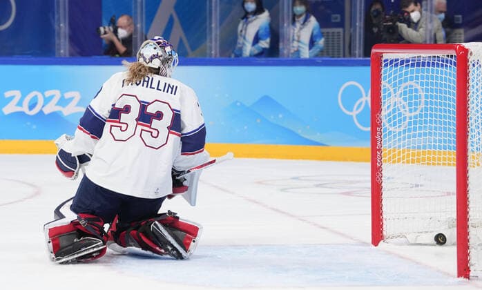 (220217) -- BEIJING, Feb. 17, 2022 -- Goalkeeper Alex Cavallini of the United States loses a goal during the Ice hockey, Eishockey women s gold medal game of Beijing 2022 Winter Olympics between Canada and the United States at Wukesong Sports Centre in Beijing, capital of China, Feb. 17, 2022. ) (BEIJING2022)CHINA-BEIJING-OLYMPIC Winter games, Winterspiele,Spiele, Summer games ICE HOCKEY-WOMEN S GOLD MEDAL GAME-CAN VS USA (CN) DuxYu 