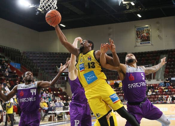 Yorman Polas Bartolo (Riesen) . MHP Riesen Ludwigsburg vs.BG Göttingen . Basketball-Bundesliga 2021-2022. Ludwigsburg , GER, 16.02.2022,