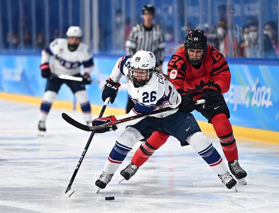 (220217) -- BEIJING, Feb. 17, 2022 -- Kendall Coyne Schofield (L) of the United States vies with Natalie Spooner of Canada during the Ice hockey, Eishockey women s gold medal game of Beijing 2022 Winter Olympics between Canada and the United States at Wukesong Sports Centre in Beijing, capital of China, Feb. 17, 2022. ) (BEIJING2022)CHINA-BEIJING-OLYMPIC Winter games, Winterspiele,Spiele, Summer games ICE HOCKEY-WOMEN S GOLD MEDAL GAME-CAN VS USA (CN) SongxYanhua 