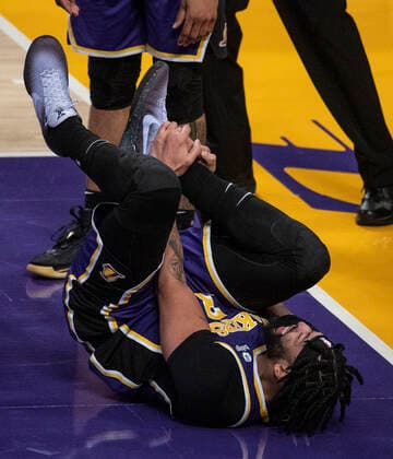 February 16, 2022, Los Angeles, California, USA: Anthony Davis 3 of the Los Angeles Lakers goes down in pain after injuring his ankle on an offensive rebound in the second quarter of their NBA, Basketball Herren, USA home game against the Utah Jazz on Wednesday February 16, 2022 at Crypto.com Arena in Los Angeles, California. PI Los Angeles USA - ZUMAp124 20220216_zaa_p124_047 Copyright: xJAVIERxROJASx