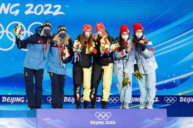 220217 Maja Dahlqvist and Jonna Sundling of Sweden, Katharina Hennig and Victoria Carl of Germany and Yulia Stupak and Natalia Nepryaeva of ROC Russia at the medal ceremony for women s cross country skiing team sprint during day 13 of the 2022 Winter Olympics on February 17, 2022 in Zhangjiakou Photo Vegard Grott PICTURE COURSE code VG JM0291 bbeng olympic games olympics winter olympics os ol olympic games winter os olympic games peking peking 2022 beijing 2022 beijing 2022 olympic games beijing 2022 winter olympic games peking os beijing ol winter ol medal ceremony germany medal ceremony,  Copyright: VEGARDxGRoTT BB220217VG003