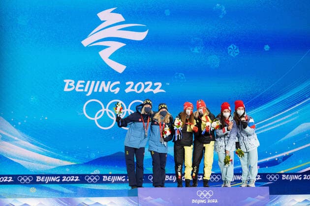 220217 Maja Dahlqvist and Jonna Sundling of Sweden, Katharina Hennig and Victoria Carl of Germany and Yulia Stupak and Natalia Nepryaeva of ROC Russia at the medal ceremony for women s cross country skiing team sprint during day 13 of the 2022 Winter Olympics on February 17, 2022 in Zhangjiakou Photo Vegard Grott PICTURE COURSE code VG JM0291 bbeng olympic games olympics winter olympics os ol olympic games winter os olympic games peking peking 2022 beijing 2022 beijing 2022 olympic games beijing 2022 winter olympic games peking os beijing ol winter ol medal ceremony germany medal ceremony,  Copyright: VEGARDxGRoTT BB220217VG004