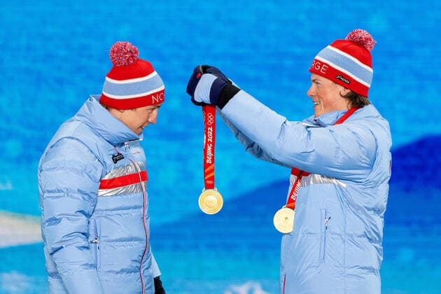 220217 Erik Valnes and Johannes Hosflot Klaebo of Norway with their gold medals at the medal ceremony for men s cross country skiing team sprint during day 13 of the 2022 Winter Olympics on February 17, 2022 in Zhangjiakou Photo Vegard Grott BILDBYRAN kod VG JM0291 bbeng olympic games olympics winter olympics os ol olympics winter o olympics peking peking Beijing 2022 beijing 2022 beijing 2022 olympic games beijing 2022 winter olympic games beijing os beijing ol winter ol medal ceremony medal ceremony norway jubilation gold gold,  Copyright: VEGARDxGRoTT BB220217VG018