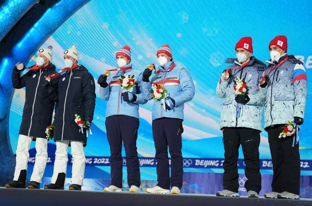 China Olympics 2022 Medal Ceremony 8118085 17.02.2022 Silver medalists Finland s Iivo Niskanen and Joni Maki, gold medalists Norway s Erik Valnes and Johannes Hoesflot Klaebo and bronze medalists Russian Olympic Committee s Alexander Bolshunov and Alexander Terentev pose on the podium during an award ceremony for the men s cross-country skiing team sprint classic event of the Beijing 2022 Winter Olympic Games, Olympische Spiele, Olympia, OS at the National Cross-Country Skiing Centre in Zhangjiakou, China. Pavel Bednyakov Sputnik Zhangjiakou China  Copyright: xPavelxBednyakovx