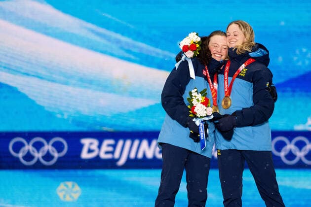 220217 Linn Persson and Mona Brorsson of Sweden with their gold medals at the medal ceremony for women s biathlon 4 x 6 km relay during day 13 of the 2022 Winter Olympics on February 17, 2022 in Zhangjiakou Photo Vegard Grott BILDBYRAN kod VG JM0291 bbeng olympic games olympics winter olympics os ol olympics winter os olympics peking peking Beijing 2022 beijing 2022 beijing 2022 olympic games beijing 2022 winter olympic games beijing os beijing ol winter ol medal ceremony medal ceremony biathlon relay cheer sweden gold gold medal,  Copyright: VEGARDxGRoTT BB220217VG046