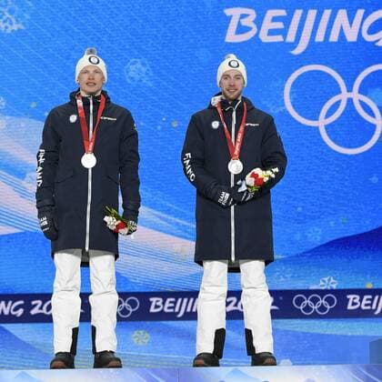 Second placed Iivo Niskanen (left) and Joni Mäki of Finland on the podium with their silver medals during the victory ceremony of Men s Cross Country Skiing Team Sprint Classic at the Beijing Winter Olympic Games, Olympische Spiele, Olympia, OS in Zhangjiakou on February 17, 2022. Zhangjiakou China LKFTJ20220217145041TIMY  Copyright: xMarkkuxUlanderx