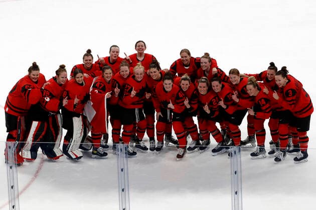 USA vs CAN, 2022 Olympic Winter games, Winterspiele,Spiele, Summer games Ice hockey, Eishockey Women, Finals, Gold Medal Game BEIJING, CHINA, FEB 17: Team Canada players celebrate after their game against Team United States during the Beijing 2022 Olympic Winter Games at Wukesong Sports Centre. Beijing Wukesong Sports Centre China 7177_252903 Copyright: xDavidxMcIntyre PentaxPressx