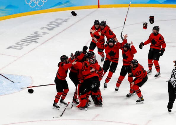 February 17, 2022, Beijing, Hebei, China: Team Canada players celebrate winning the gold medal after their game against Team United States during the Beijing 2022 Olympic Winter games, Winterspiele,Spiele, Summer games at Wukesong Sports Centre. Canada won 3:2. Beijing China - ZUMAm117 20220217_zaf_m117_012 Copyright: xDavidxG.xMcIntyrex